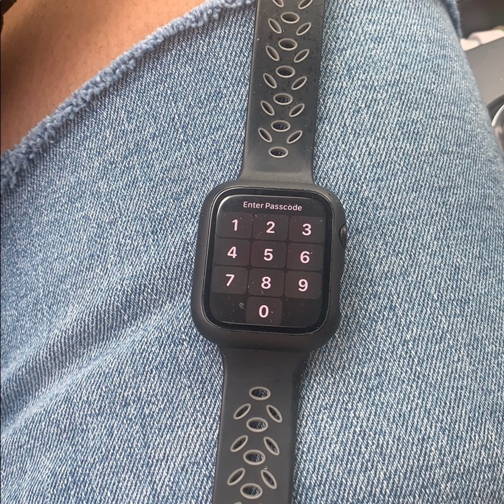 Apple Watch 5 10/10 Conditon